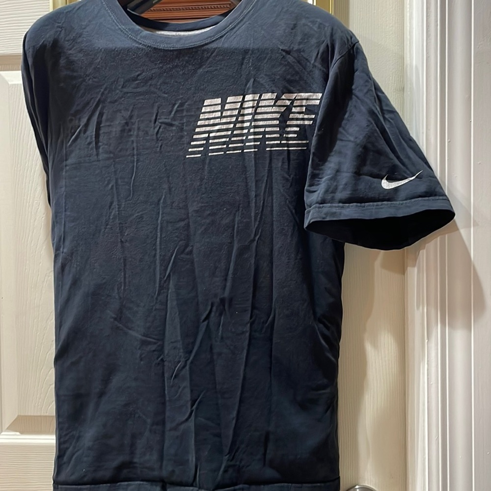 Black Nike logo fade t-shirt